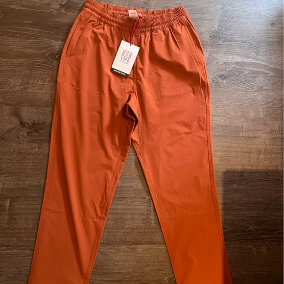 NWT Woman’s Topo Designs Boulder Tech Stretch Pants Brick Medium - Picture 4 of 6